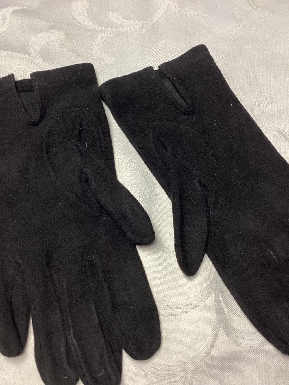 LADIES VINTAGE GLOVES SUEDE SOFT FEEL. BLACK